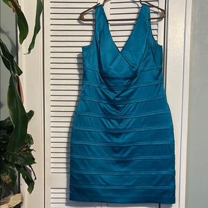 Blue Mini Ruched Bodycon Cocktail Dress with V-Neck